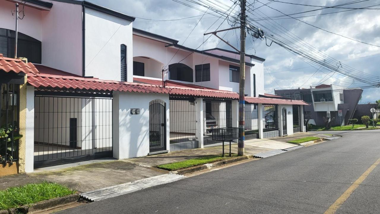 Don Carlos Place Upper Unit 阿拉胡埃拉 外观 照片